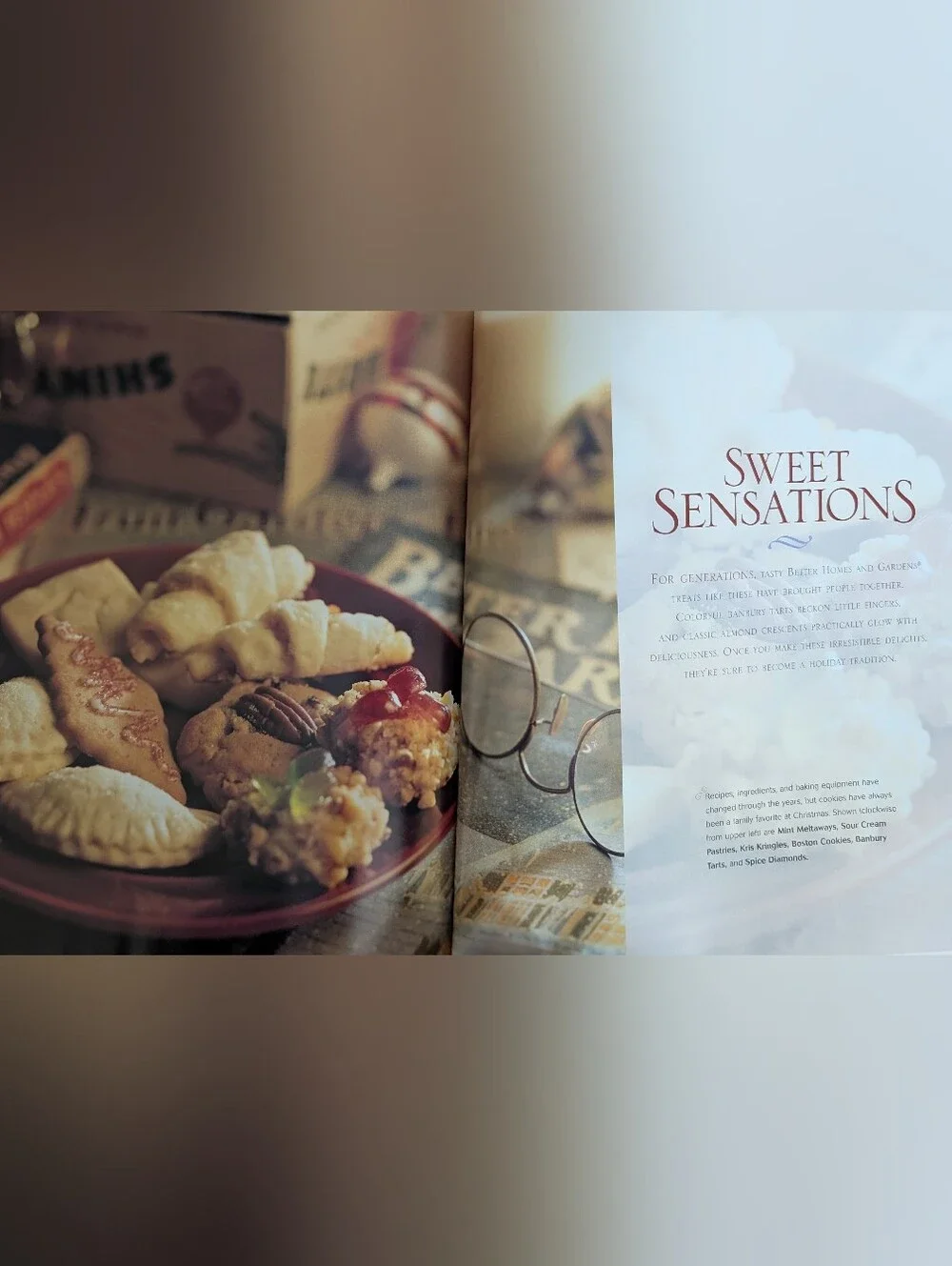 Santa Claus Collection Glossy Collector's Book, BHG Publication Vol.1